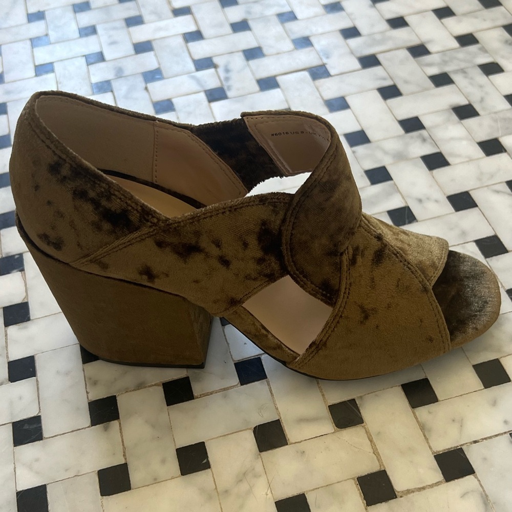 Velvet Block Heel !GORGEOUS! NWT 9
